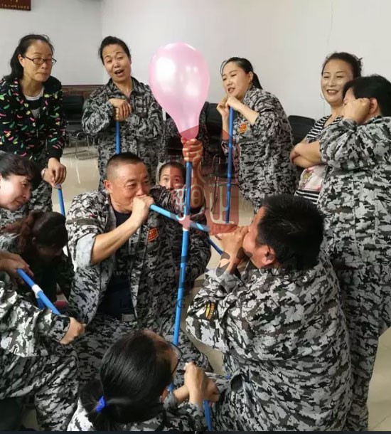 培訓快訊培訓時間：6月14日培訓單位：某甘肅集團蘭州配送有限公司培訓課程：拓展培訓人數(shù)：35人、觀摩4人蘭州拓展培訓蘭州企業(yè)培訓