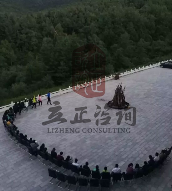 培訓(xùn)快訊培訓(xùn)時(shí)間：8月19.20日培訓(xùn)單位：天水某一中培訓(xùn)課程：拓展培訓(xùn)人數(shù)：拓展16觀(guān)摩人員5人