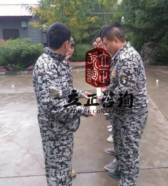 培訓(xùn)快訊培訓(xùn)時(shí)間：10月9日培訓(xùn)單位：某房地產(chǎn)公司培訓(xùn)課程：拓展培訓(xùn)人數(shù)：37人參訓(xùn)2人觀(guān)摩